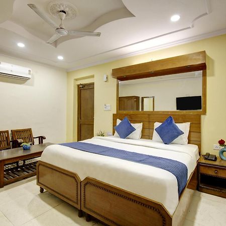 Hotel The Eden Park Noida Esterno foto