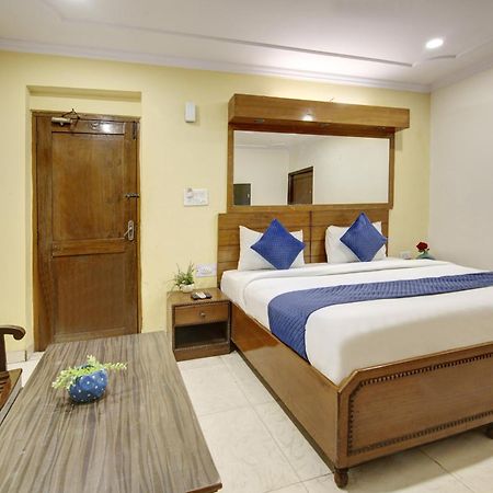 Hotel The Eden Park Noida Esterno foto
