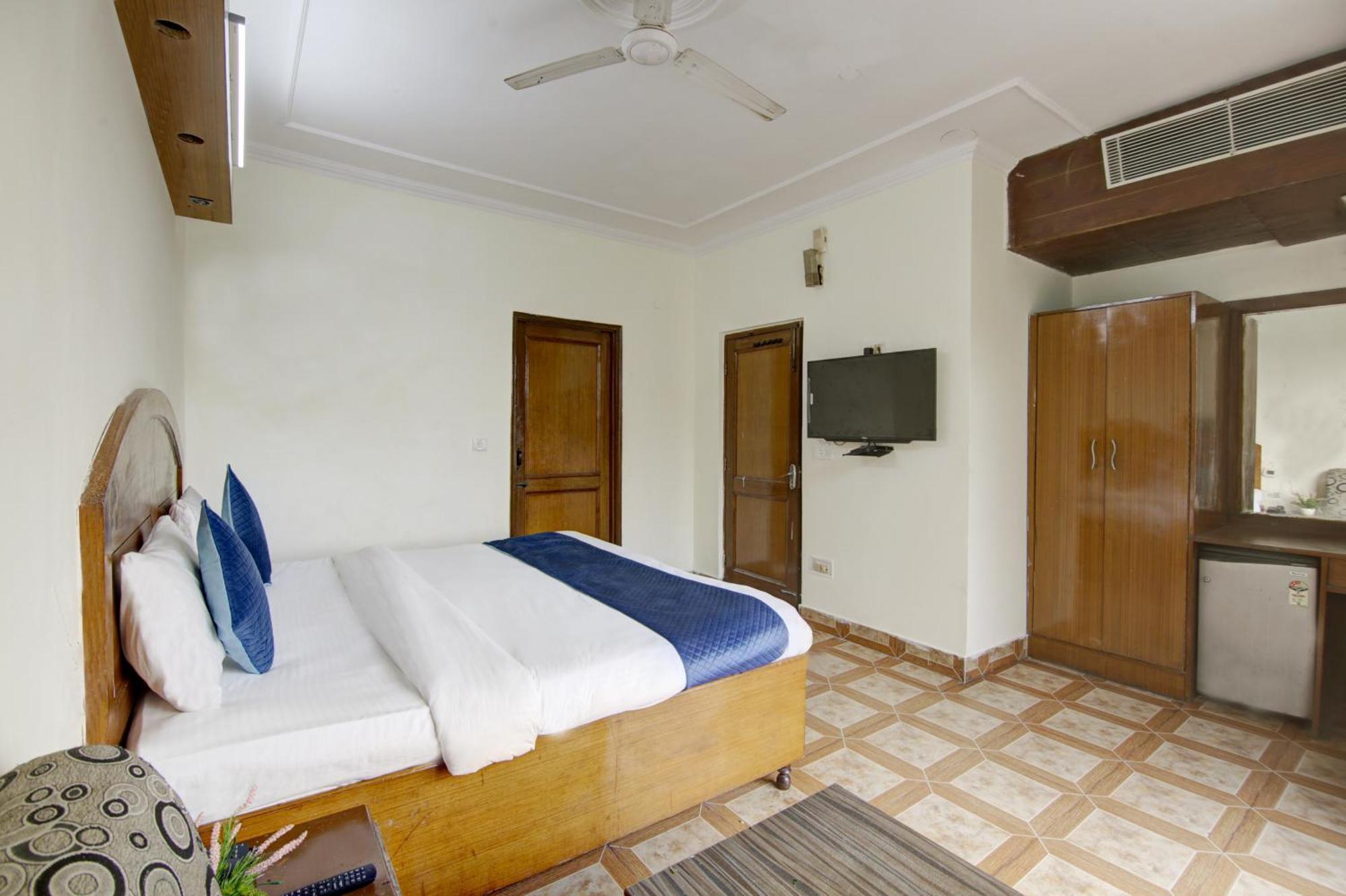 Hotel The Eden Park Noida Esterno foto