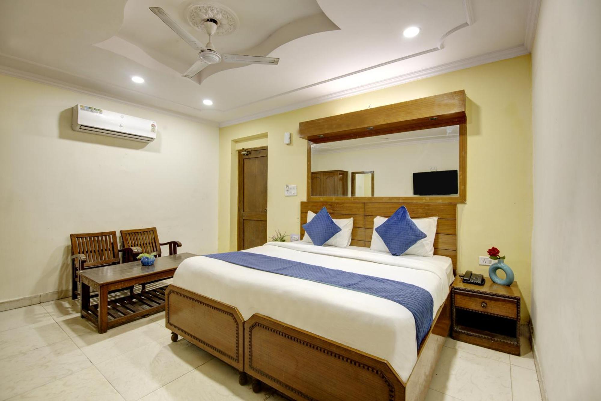 Hotel The Eden Park Noida Esterno foto