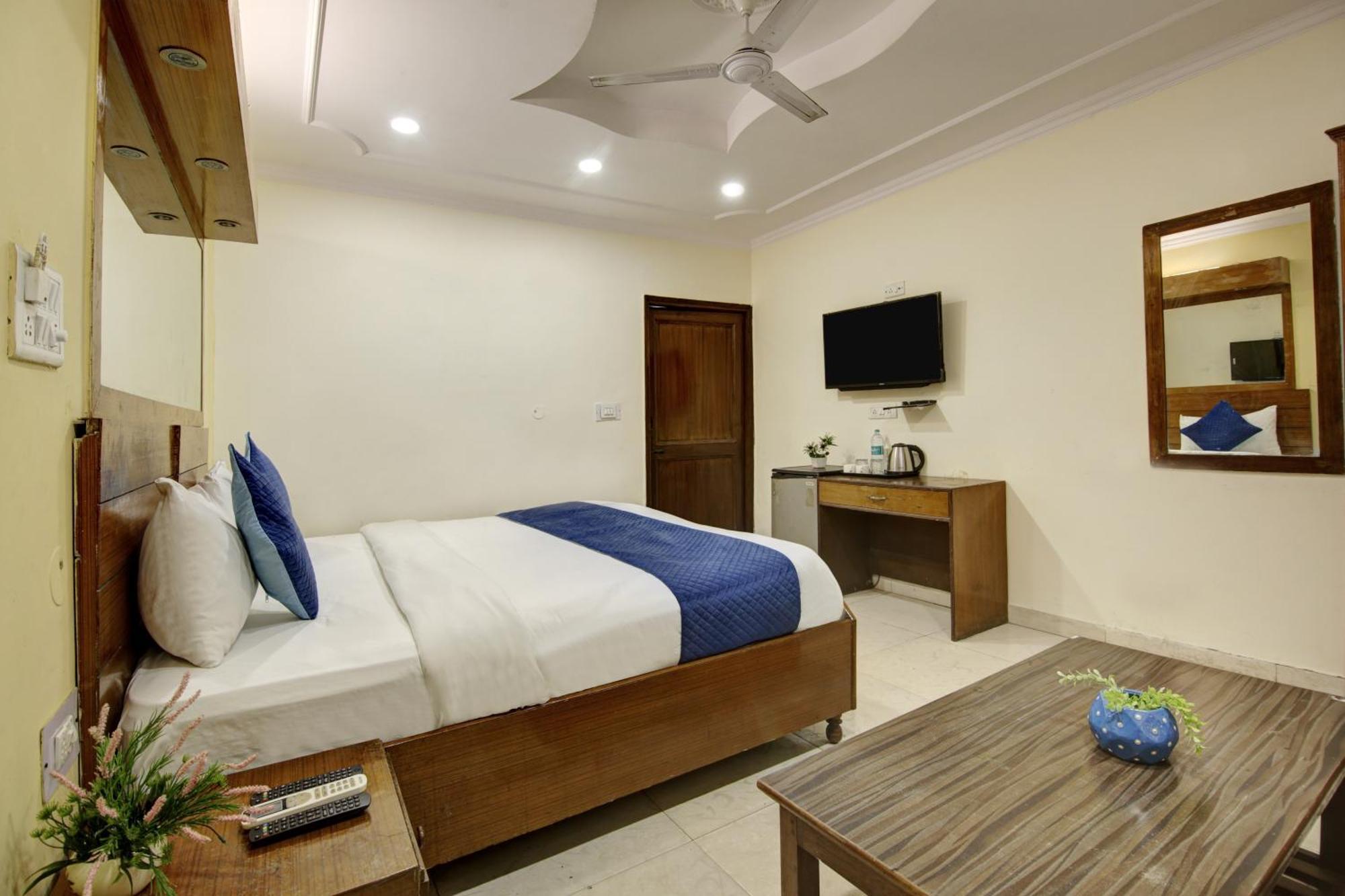 Hotel The Eden Park Noida Esterno foto