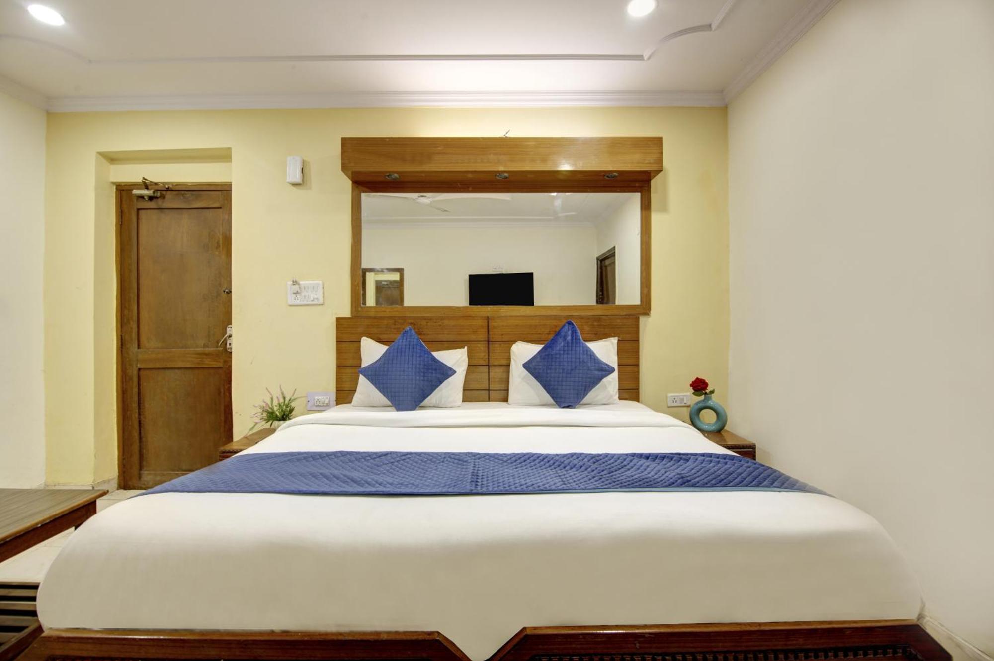 Hotel The Eden Park Noida Esterno foto