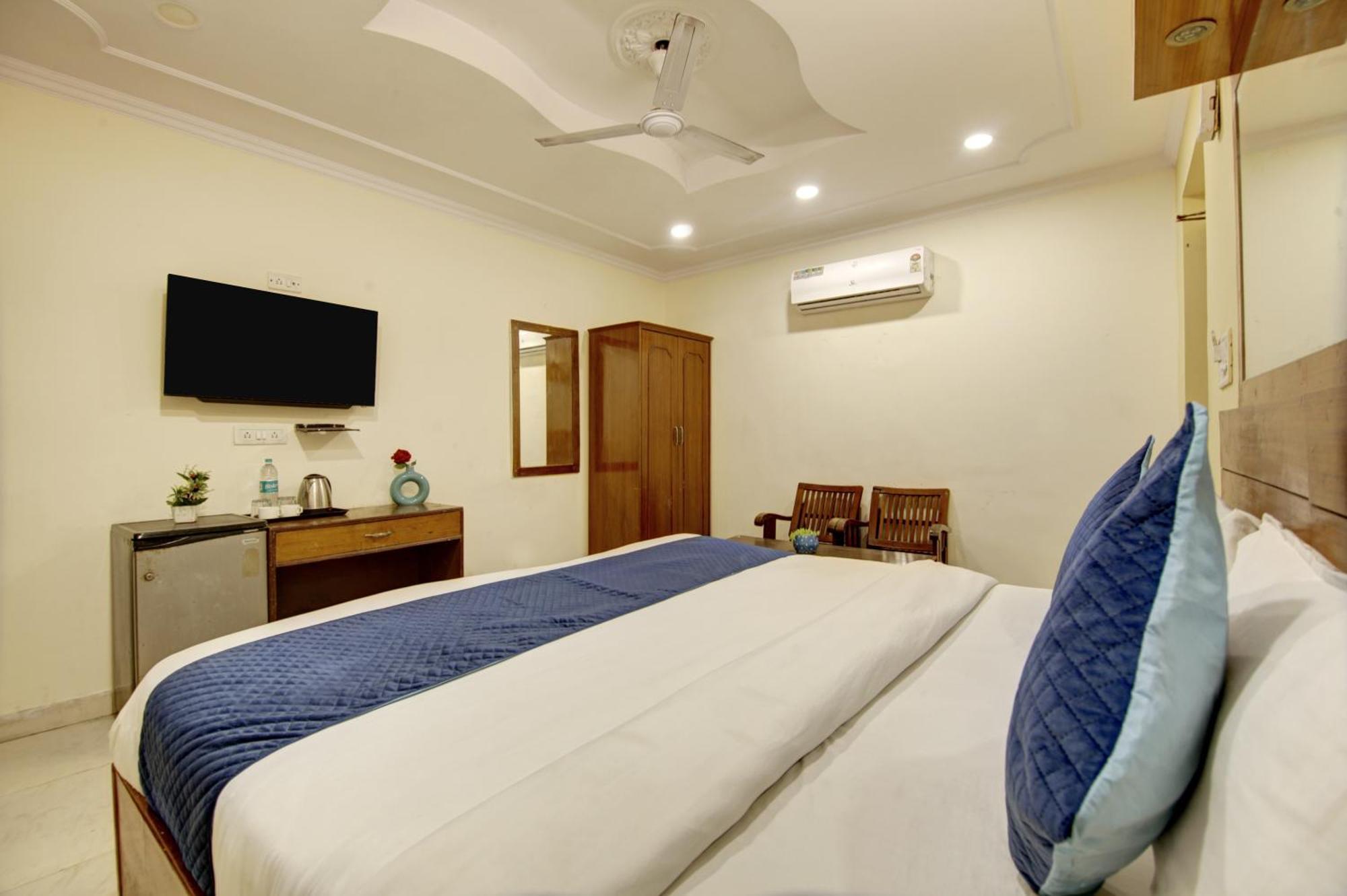 Hotel The Eden Park Noida Esterno foto