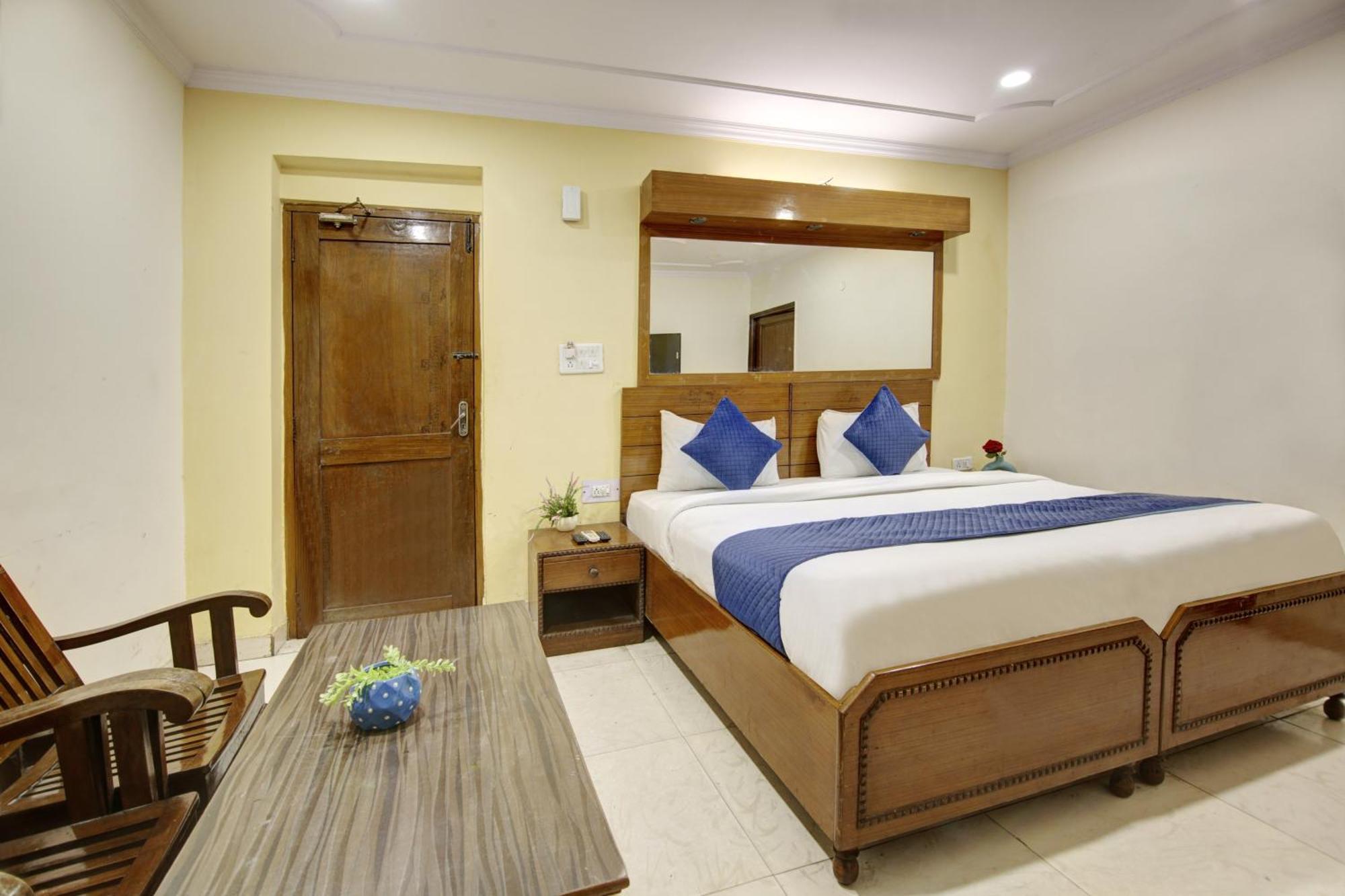 Hotel The Eden Park Noida Esterno foto