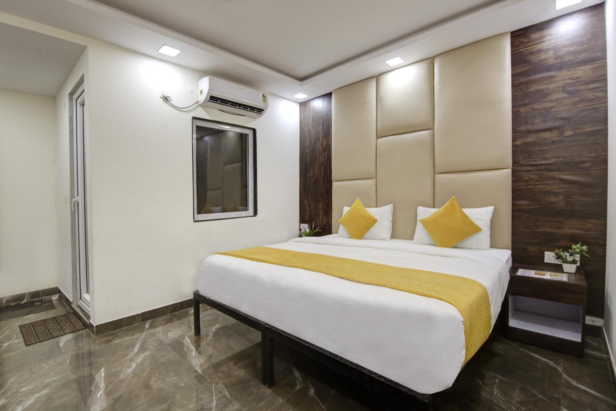 Hotel The Eden Park Noida Esterno foto